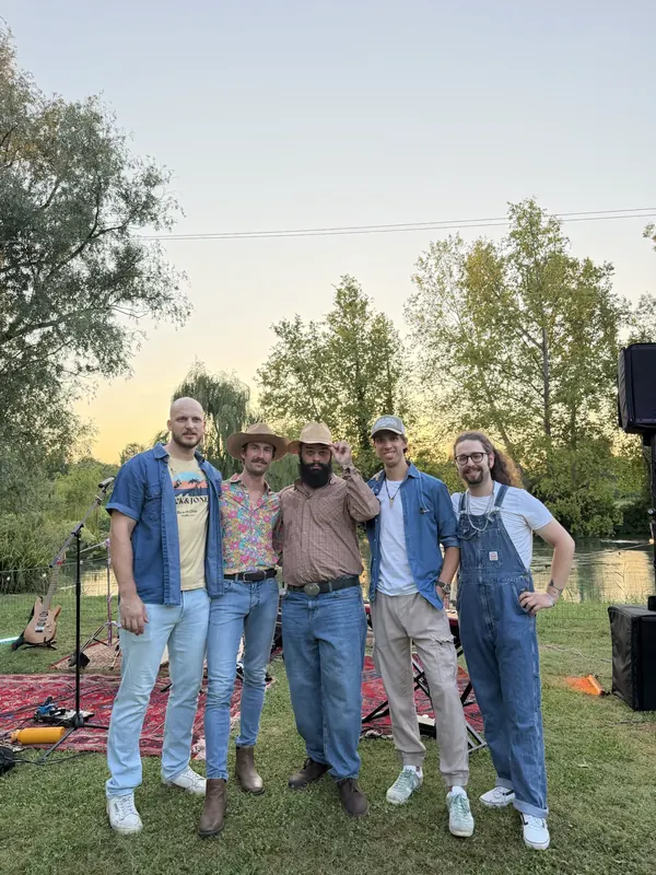 The five Coffeekillers by the river before a show