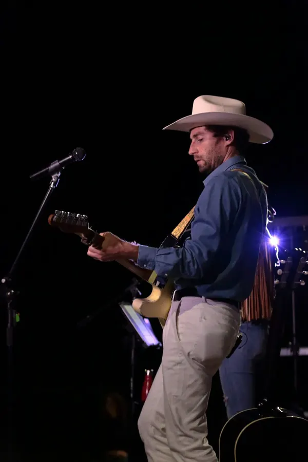 Mike, the Coffeekillers&rsquo; frontman, in a country hat with his Telecaster during a show