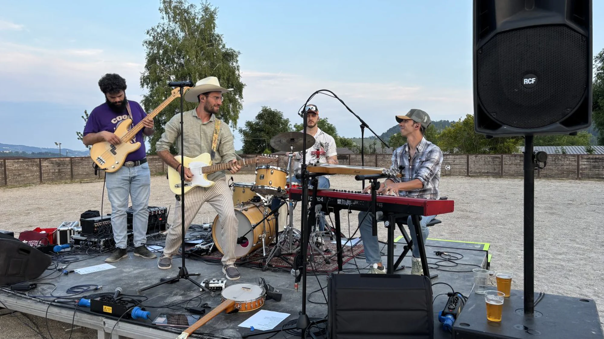 Live country all'aperto, di pomeriggio
